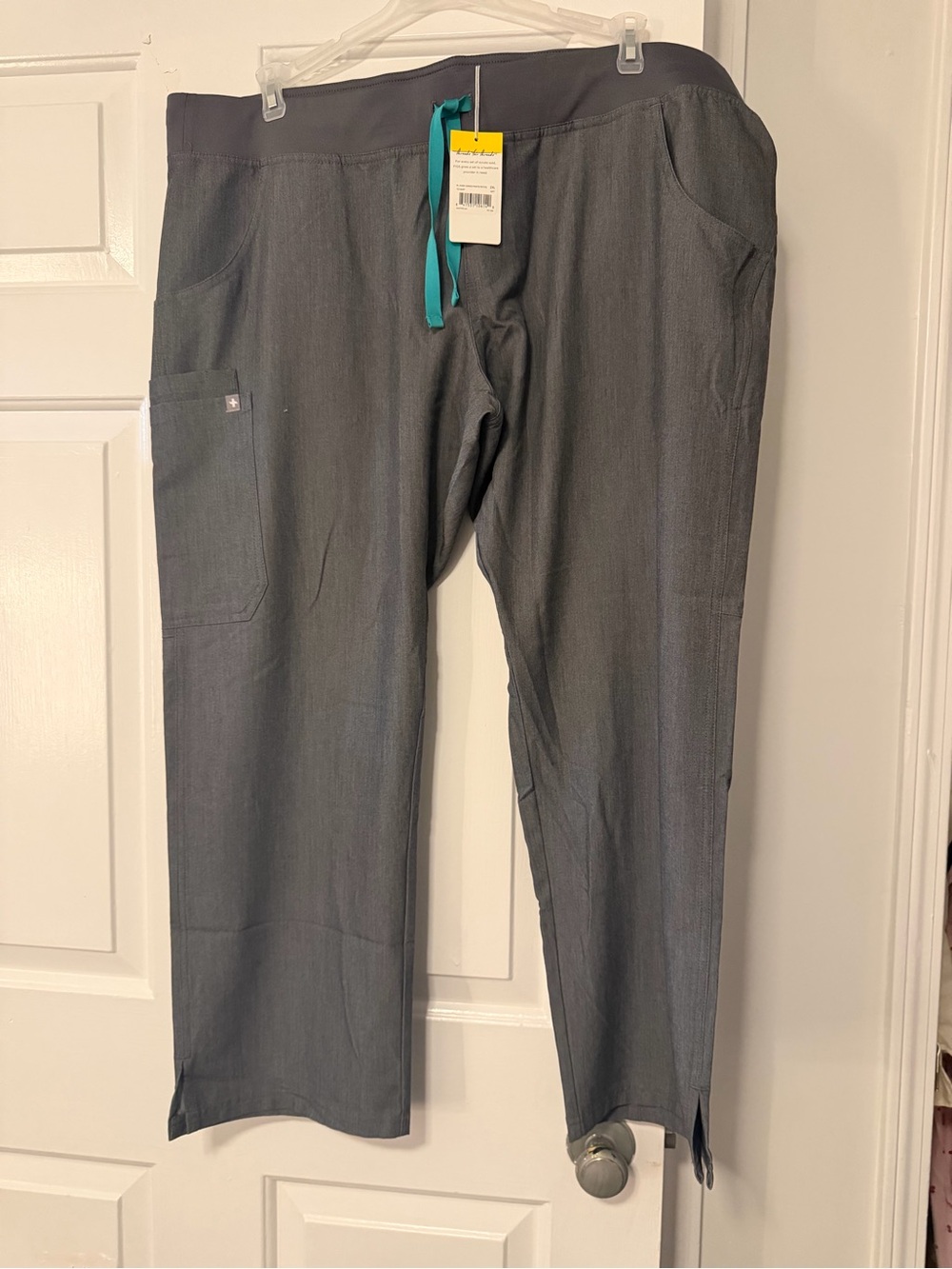 FIGS Women’s Gray Drawstring Scrub Pants with Pockets